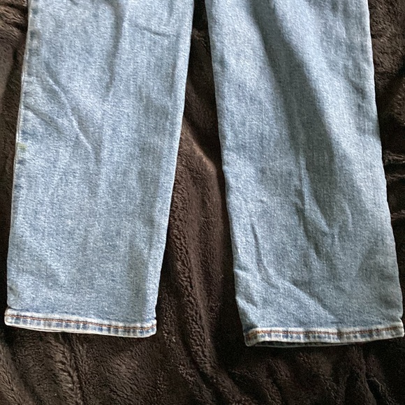Levi’s light wash high waisted jeans - Picture 7 of 9